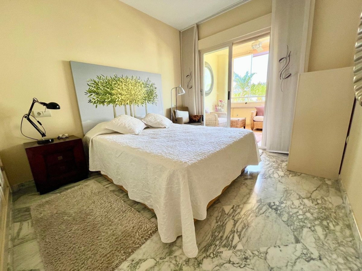 2 Bed Middle Floor Apartment in El Faro