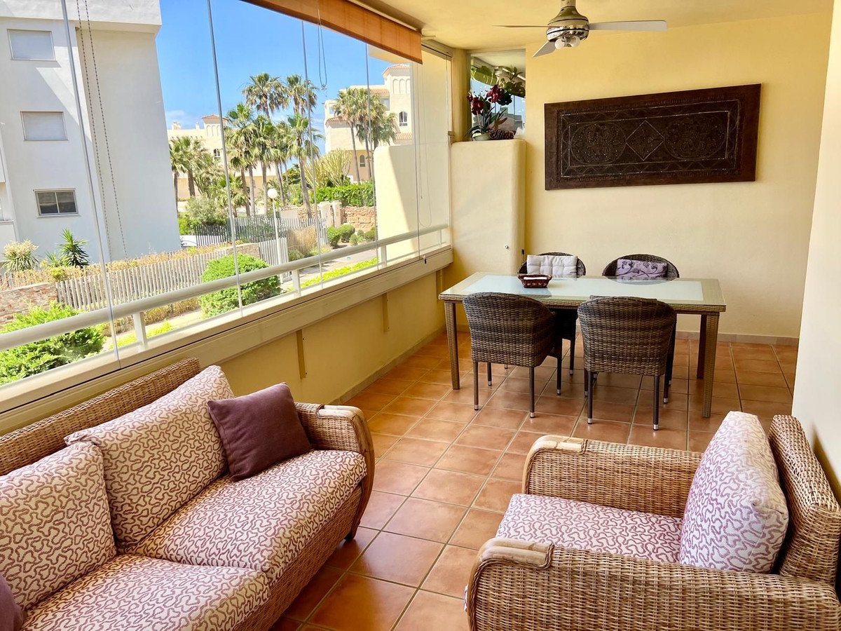 2 Bed Middle Floor Apartment in El Faro