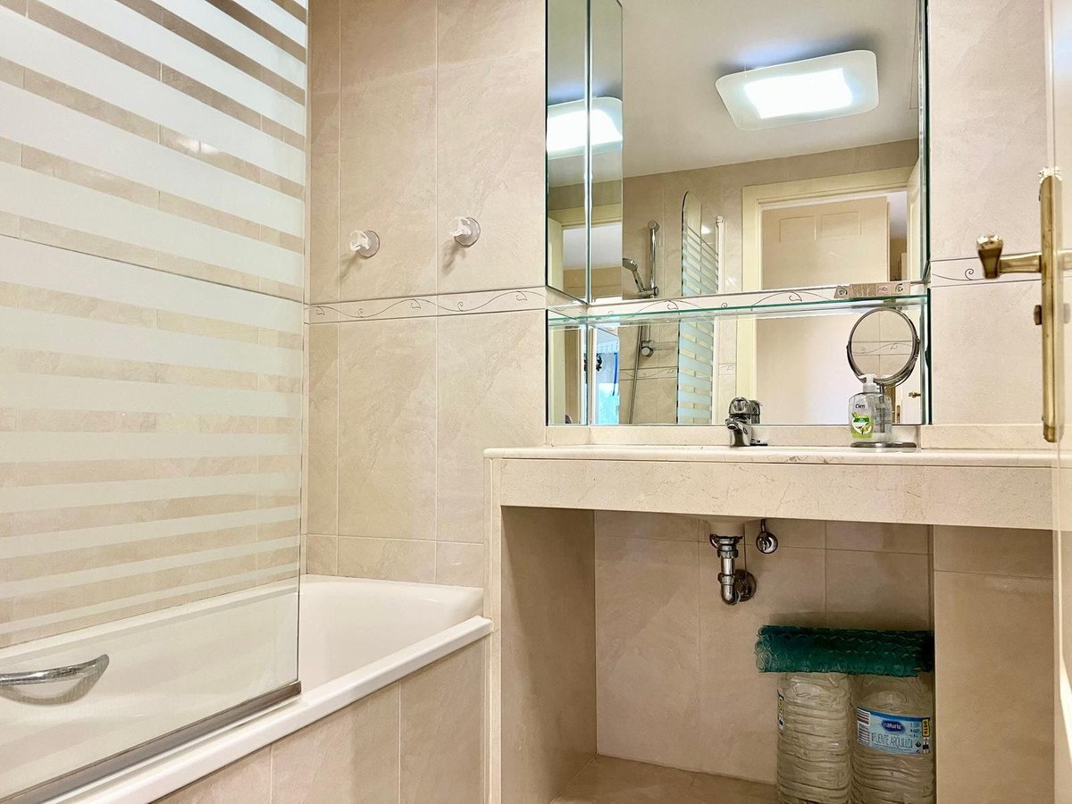 2 Bed Middle Floor Apartment in El Faro