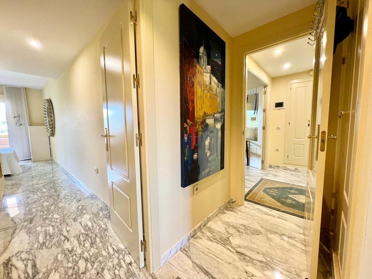 2 Bed Middle Floor Apartment in El Faro