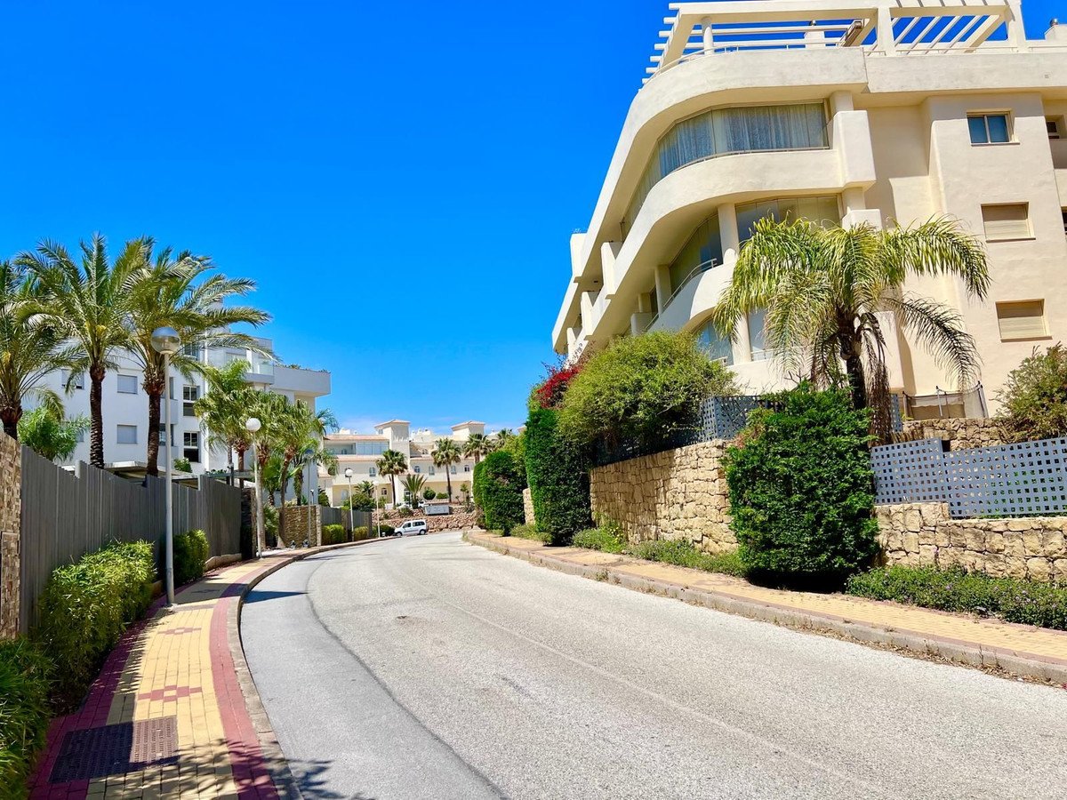 2 Bed Middle Floor Apartment in El Faro