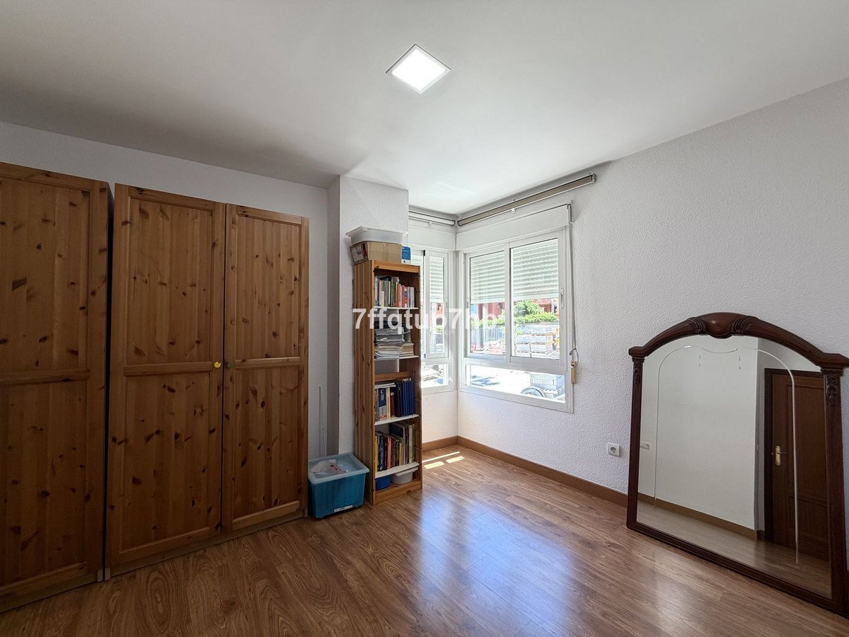 4 Bed Middle Floor Apartment in Estepona