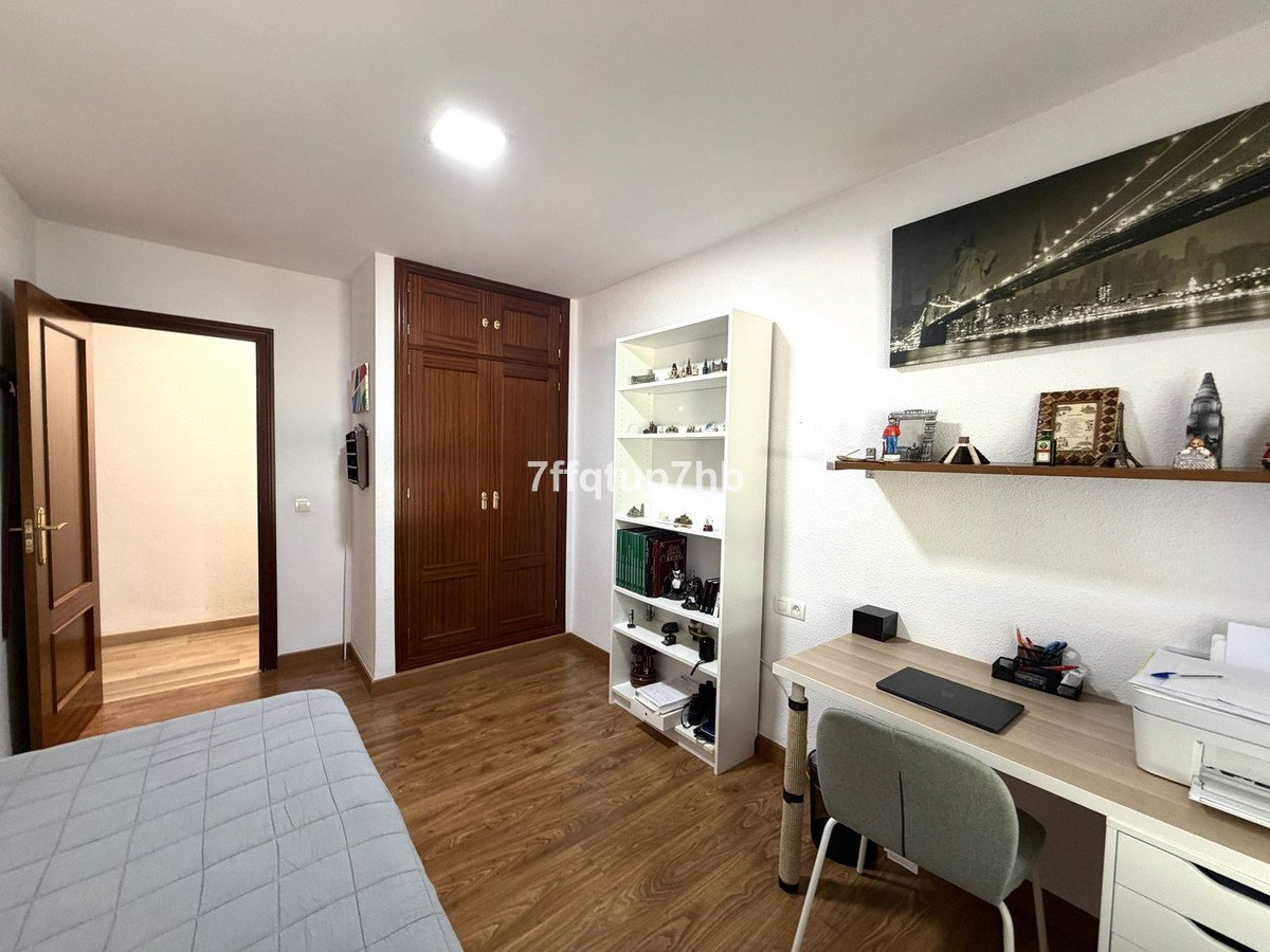4 Bed Middle Floor Apartment in Estepona