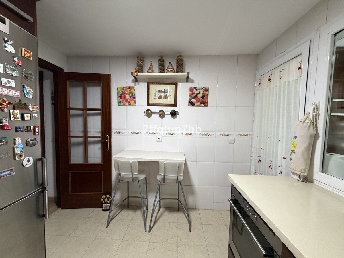 4 Bed Middle Floor Apartment in Estepona
