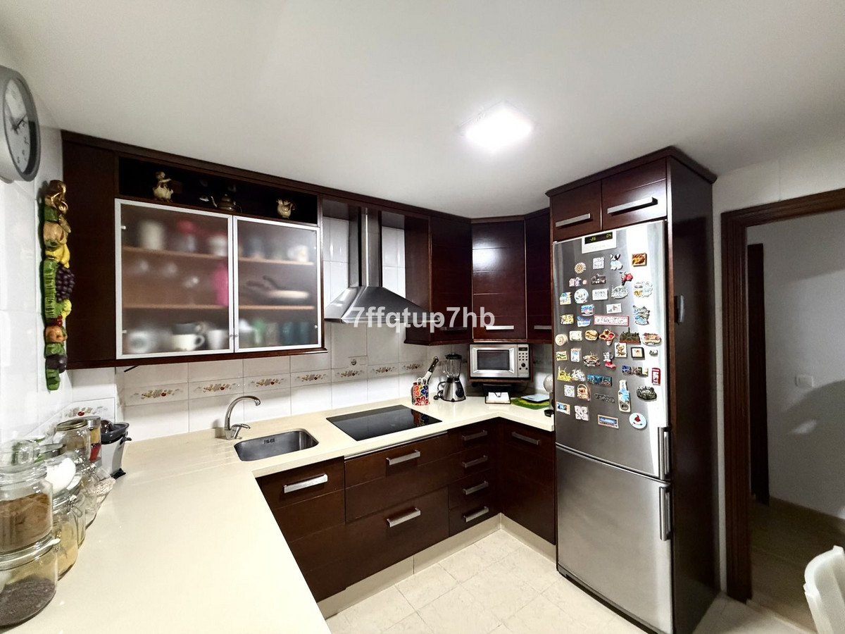 4 Bed Middle Floor Apartment in Estepona