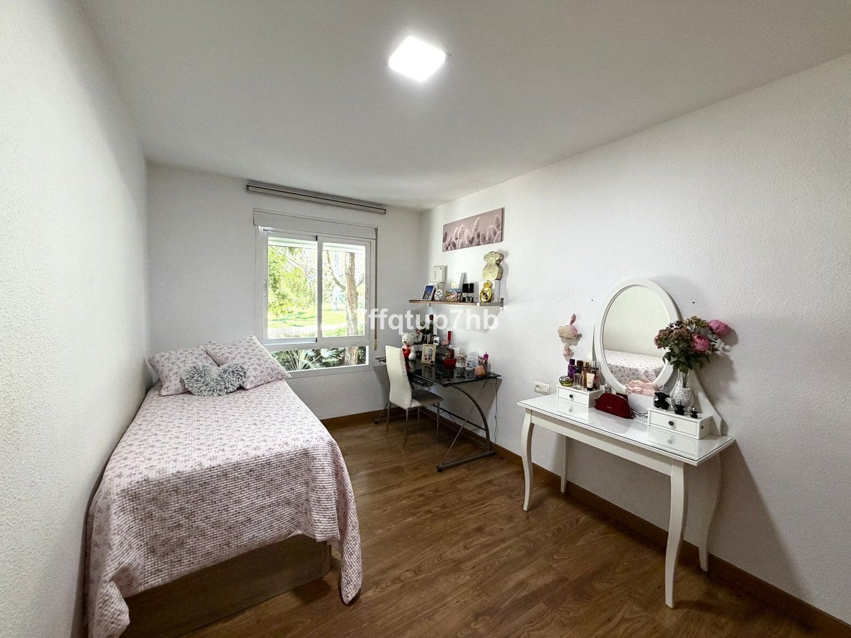 4 Bed Middle Floor Apartment in Estepona