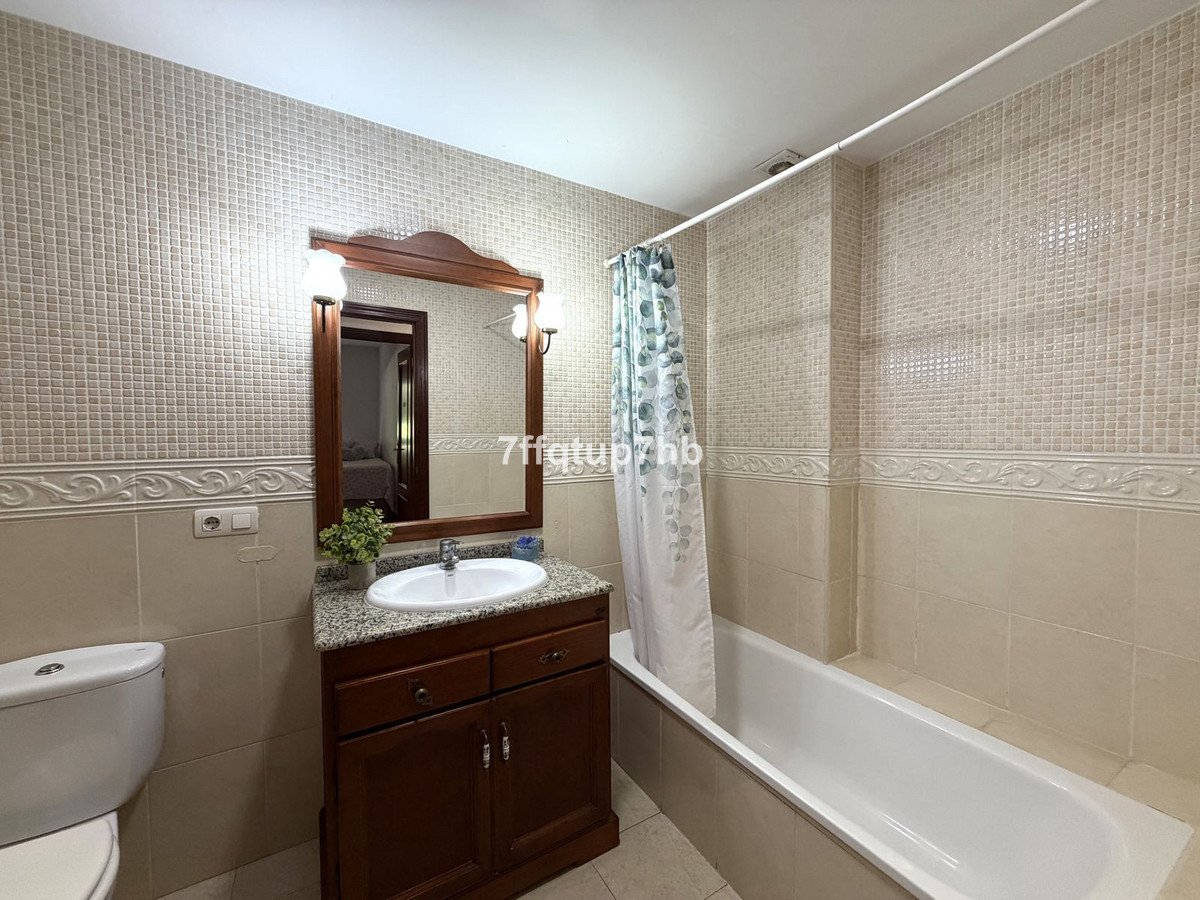 4 Bed Middle Floor Apartment in Estepona