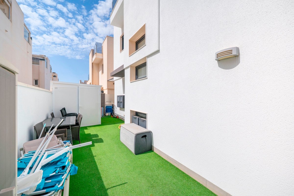 5 Bed Detached Villa in Torrevieja