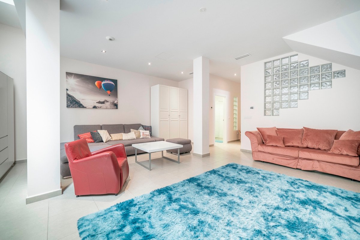 5 Bed Detached Villa in Torrevieja