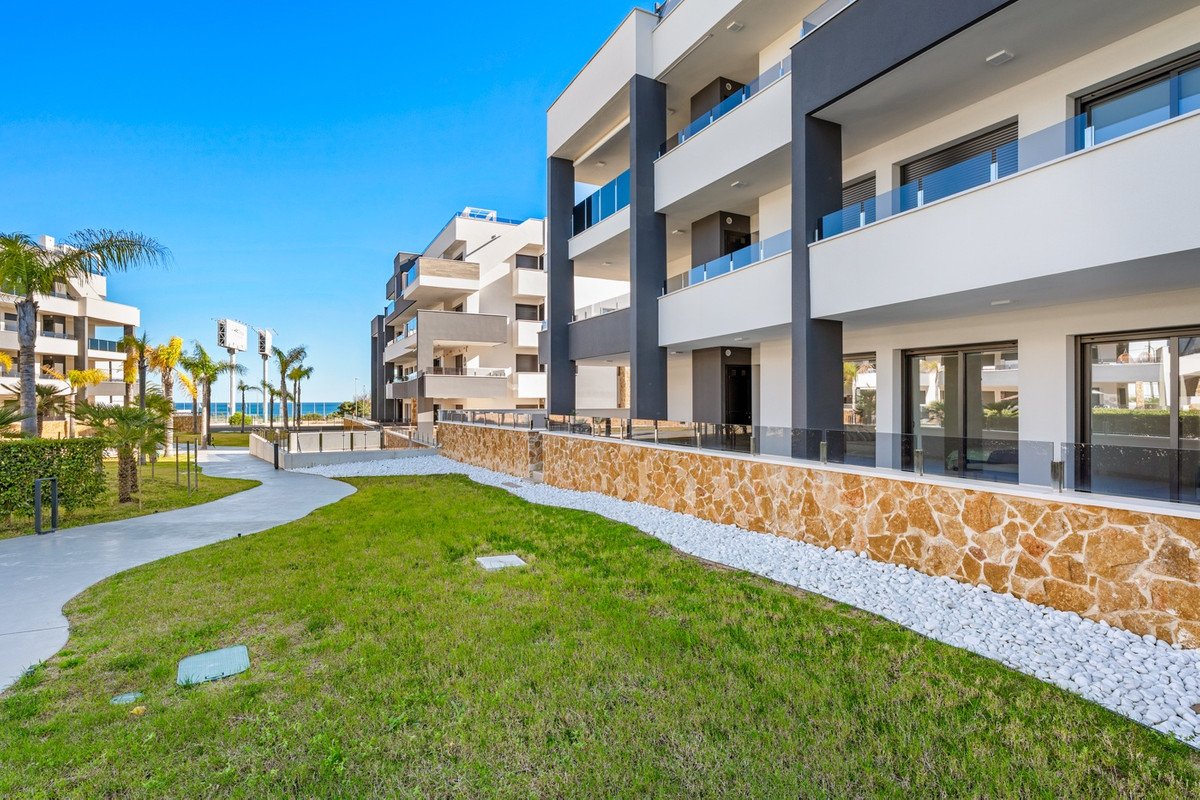 3 Bed Ground Floor Apartment in Playa Flamenca