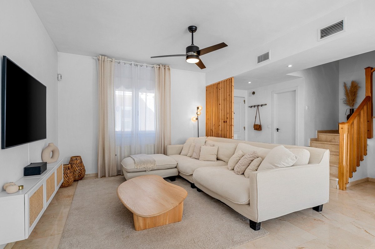 4 Bed Townhouse in Alicante