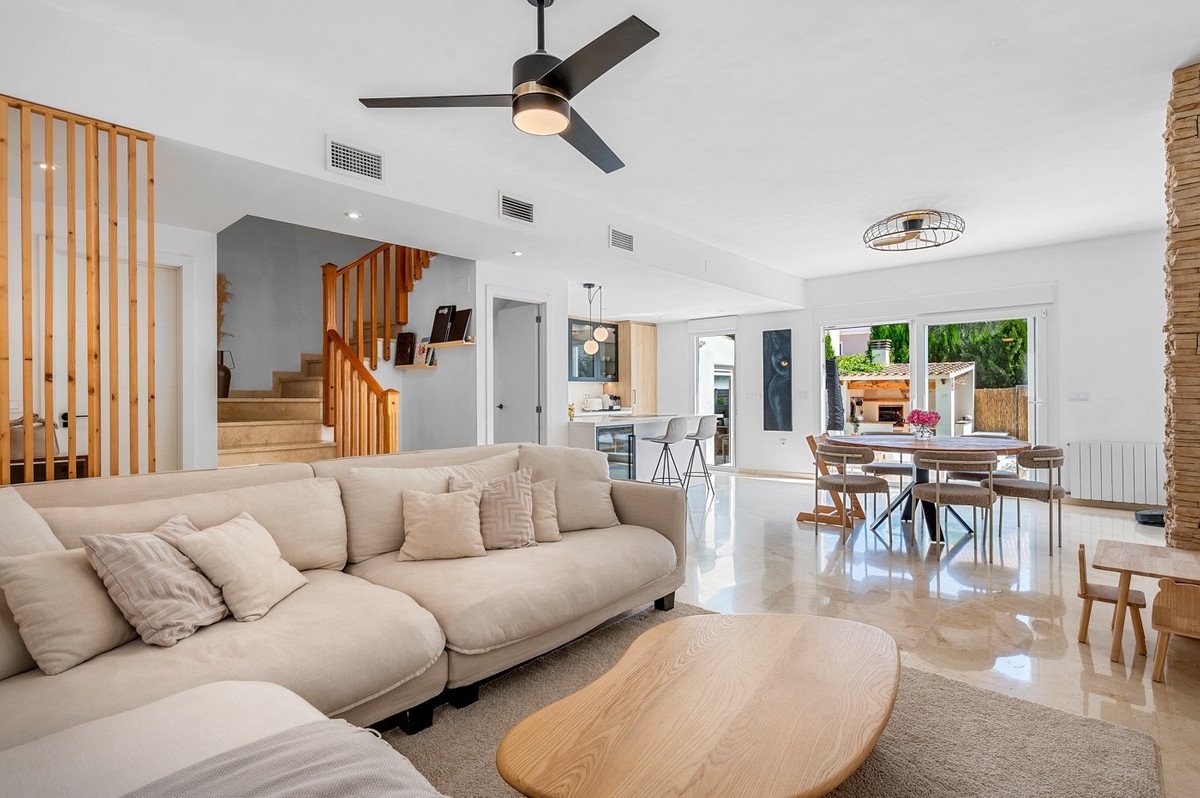 4 Bed Townhouse in Alicante
