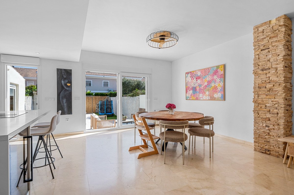 4 Bed Townhouse in Alicante