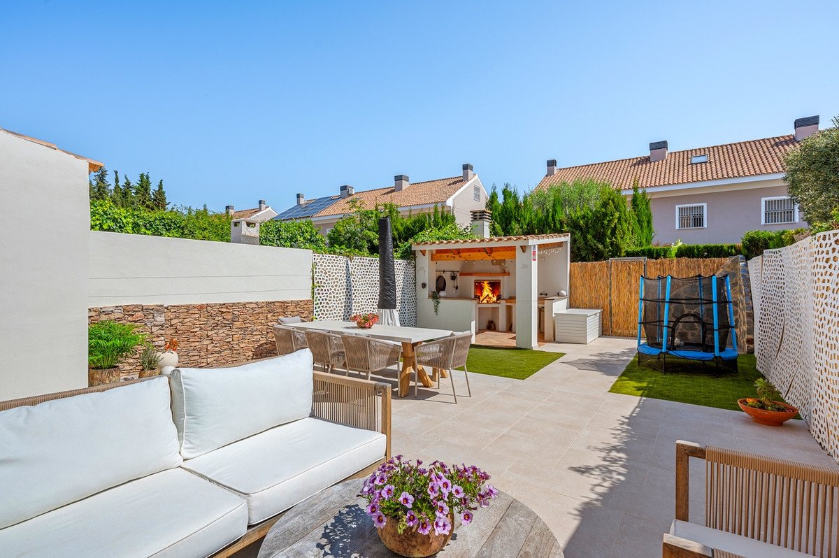4 Bed Townhouse in Alicante