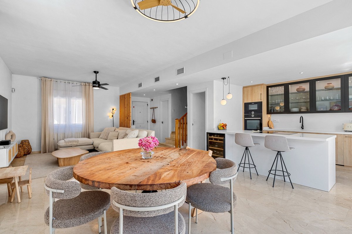 4 Bed Townhouse in Alicante