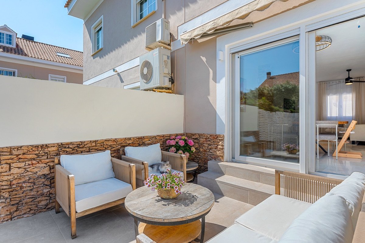 4 Bed Townhouse in Alicante