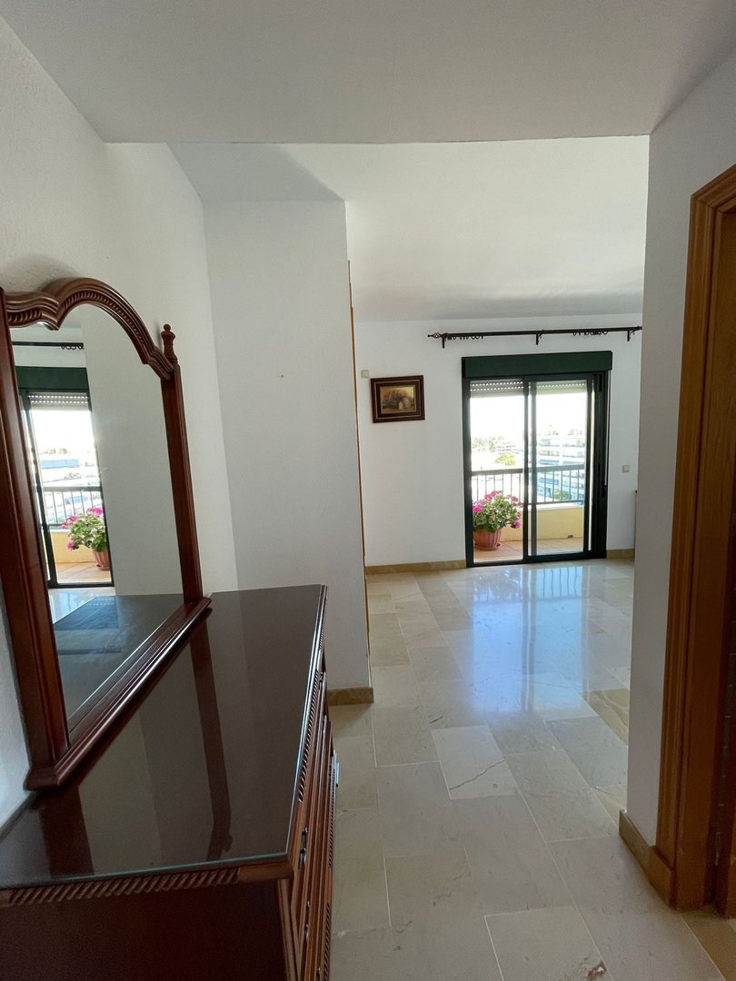 3 Bed Middle Floor Apartment in San Pedro de Alcántara