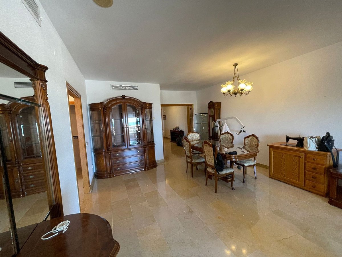 3 Bed Middle Floor Apartment in San Pedro de Alcántara