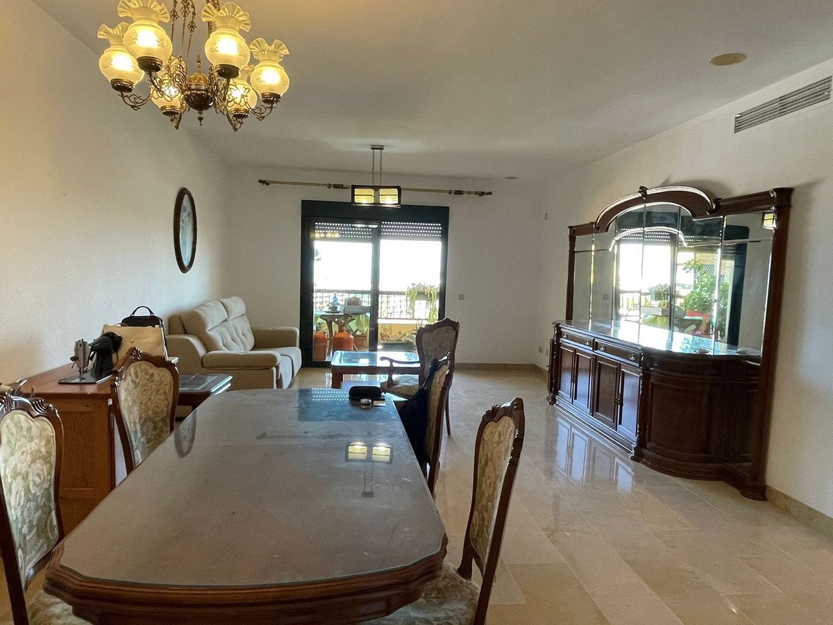 3 Bed Middle Floor Apartment in San Pedro de Alcántara