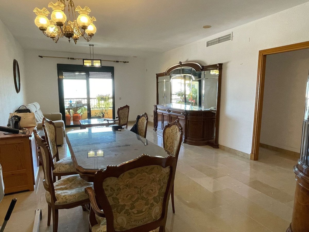 3 Bed Middle Floor Apartment in San Pedro de Alcántara