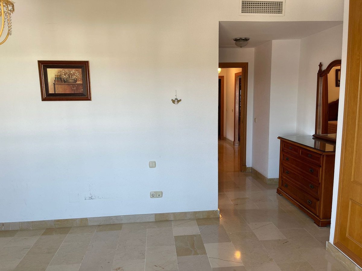 3 Bed Middle Floor Apartment in San Pedro de Alcántara