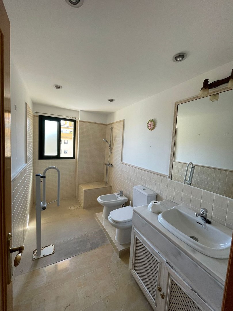 3 Bed Middle Floor Apartment in San Pedro de Alcántara