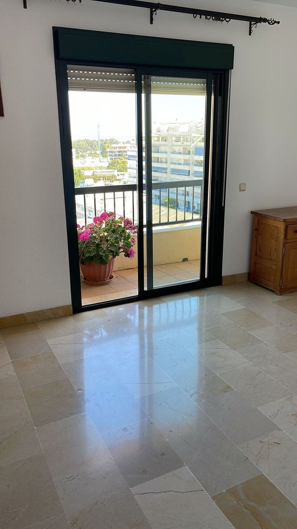 3 Bed Middle Floor Apartment in San Pedro de Alcántara