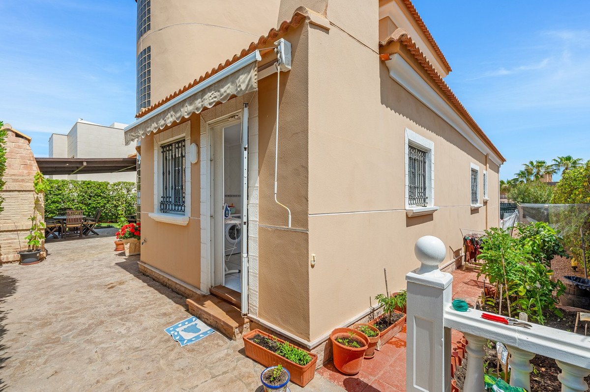 6 Bed Detached Villa in La Mata