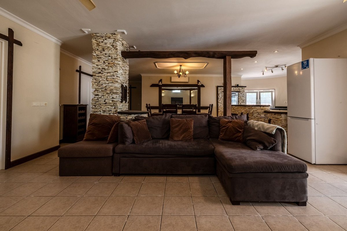 5 Bed Detached Villa in El Faro