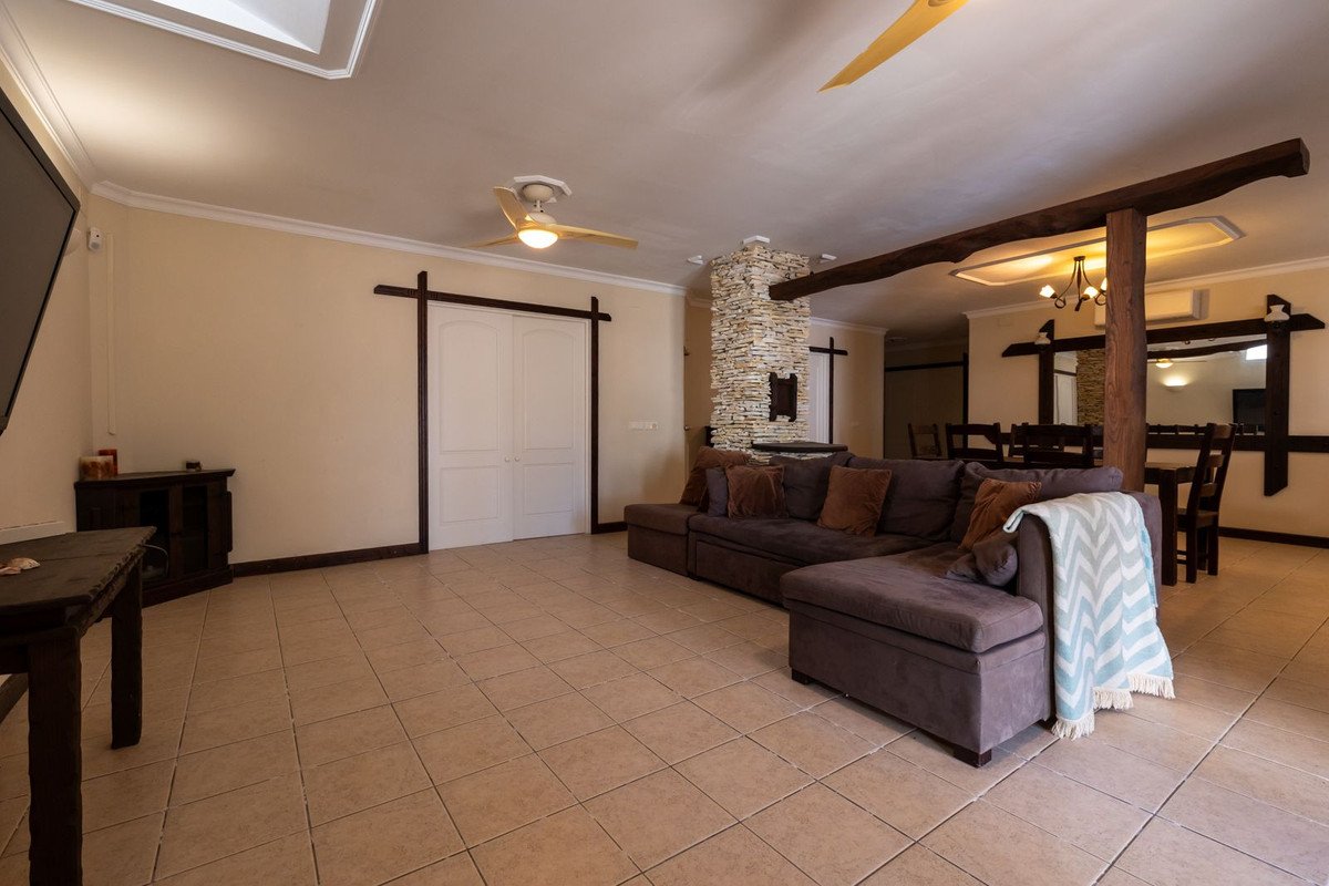 5 Bed Detached Villa in El Faro
