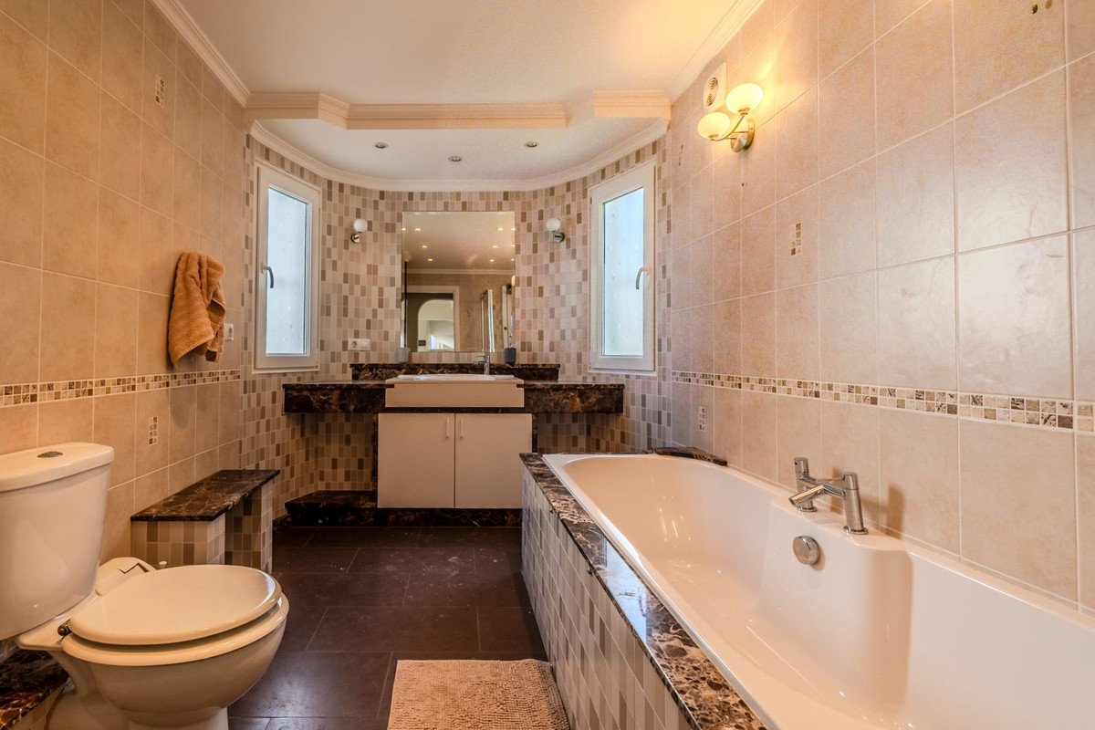 5 Bed Detached Villa in El Faro