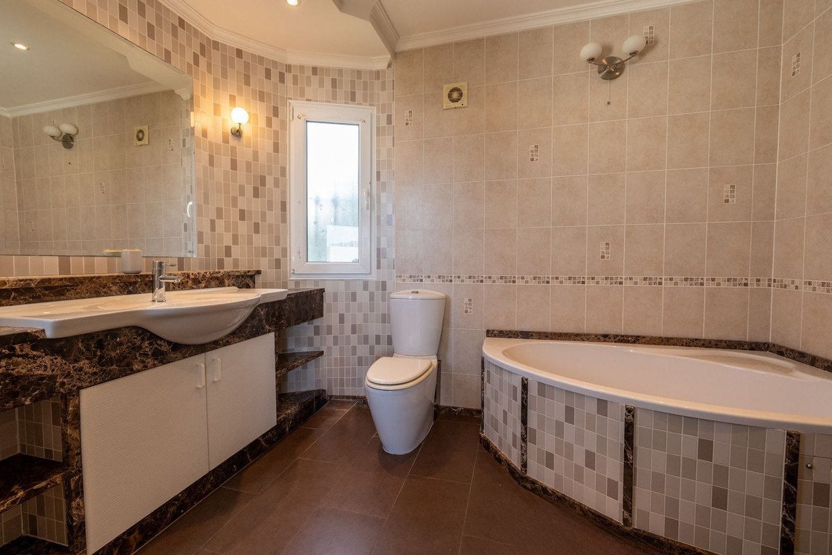 5 Bed Detached Villa in El Faro