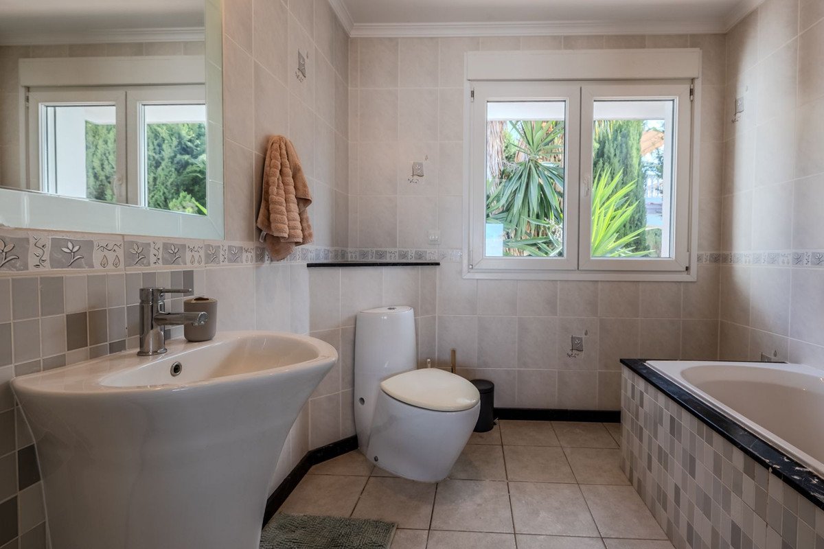 5 Bed Detached Villa in El Faro