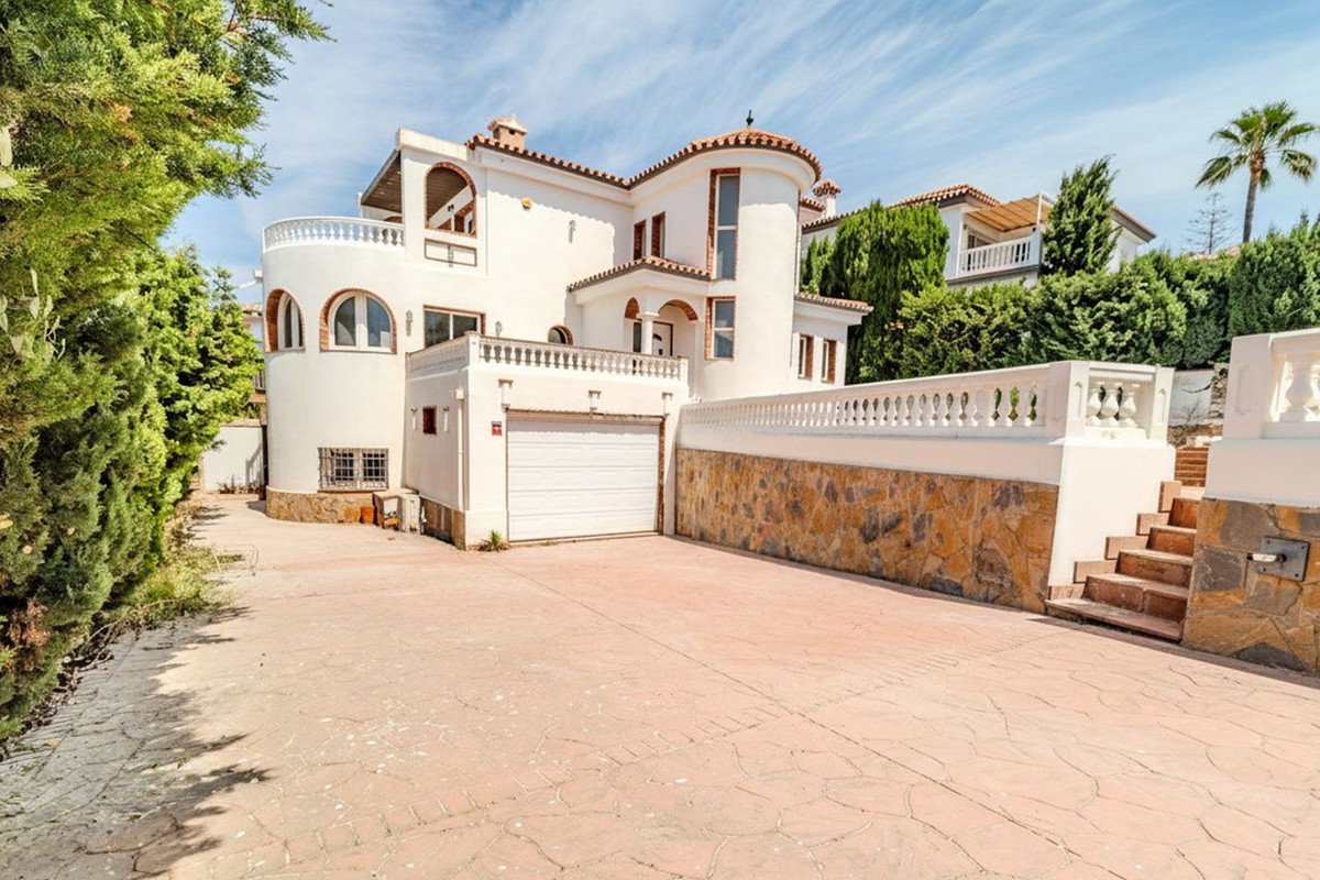 5 Bed Detached Villa in El Faro