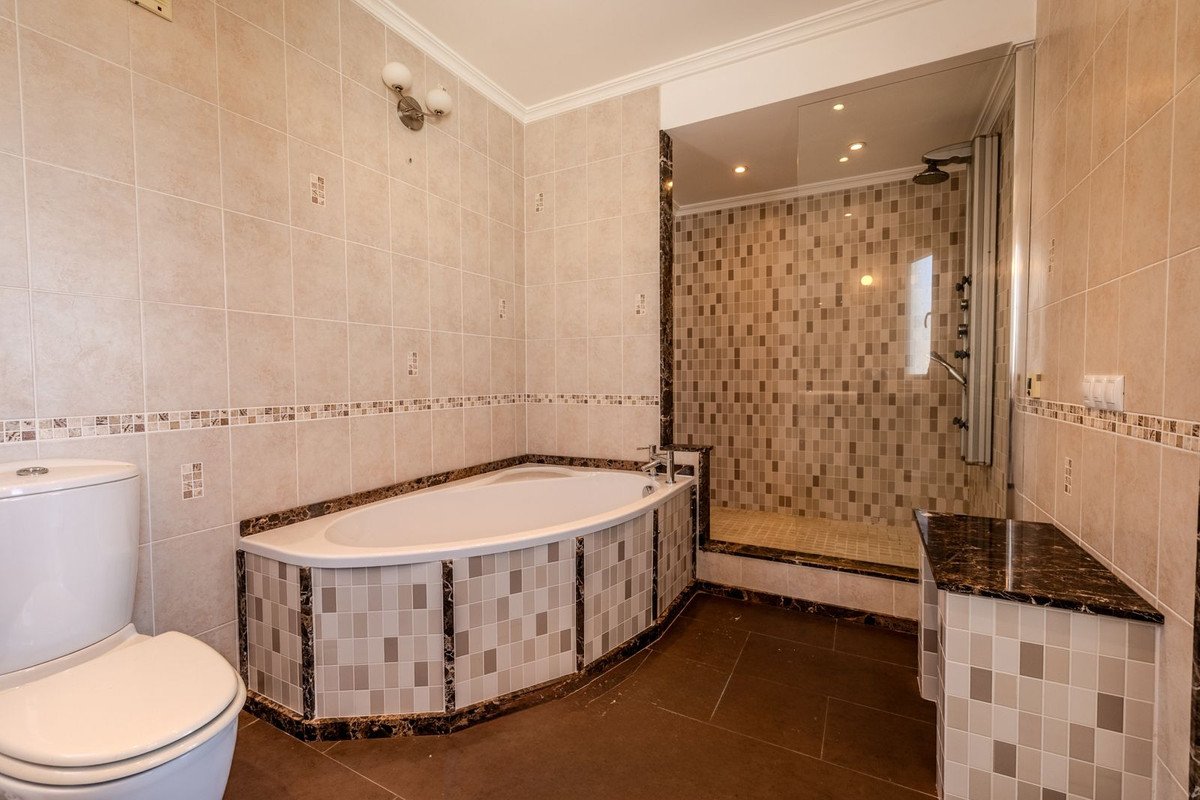 5 Bed Detached Villa in El Faro