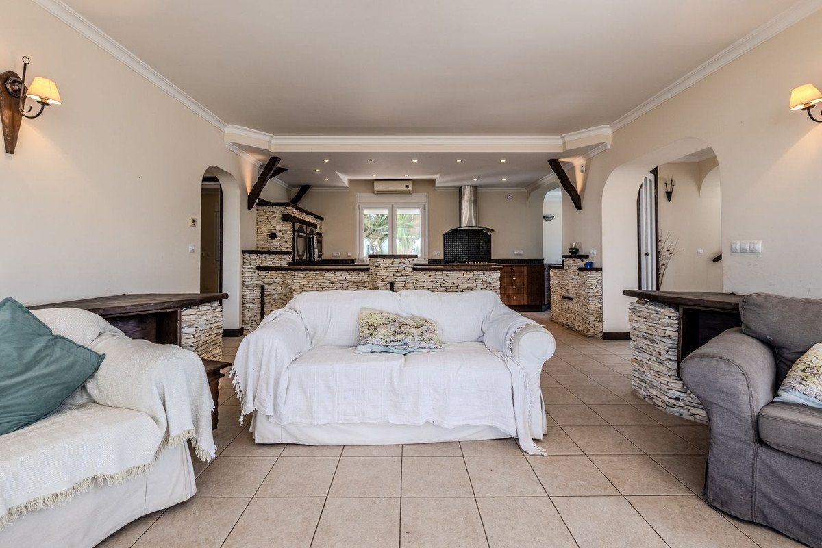 5 Bed Detached Villa in El Faro