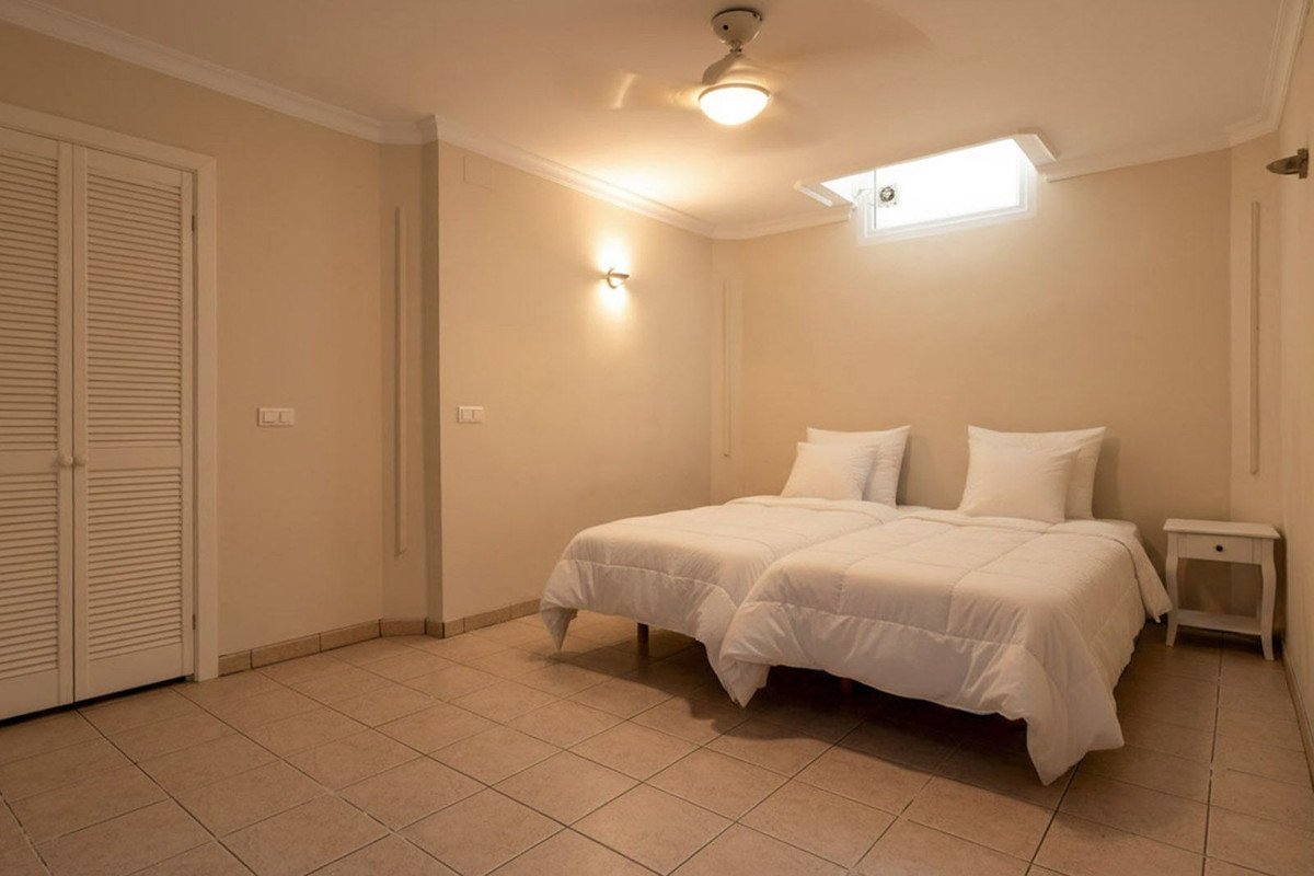 5 Bed Detached Villa in El Faro