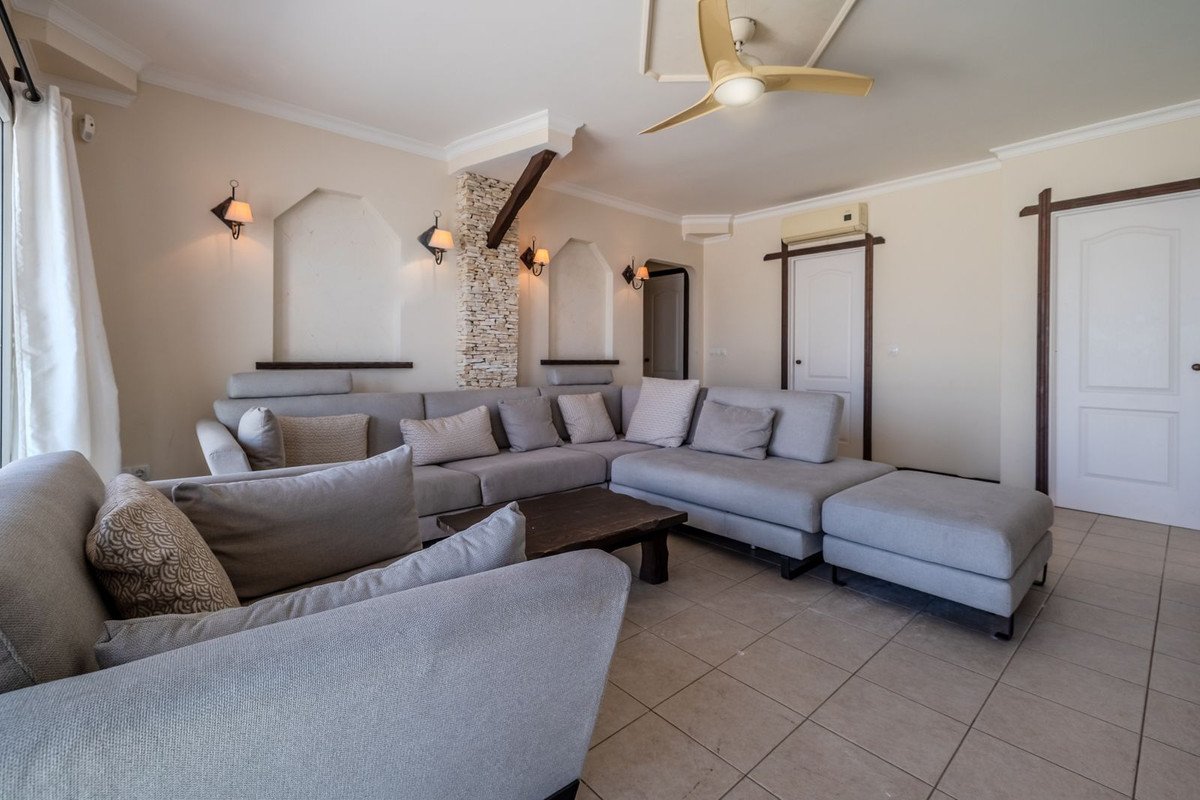 5 Bed Detached Villa in El Faro