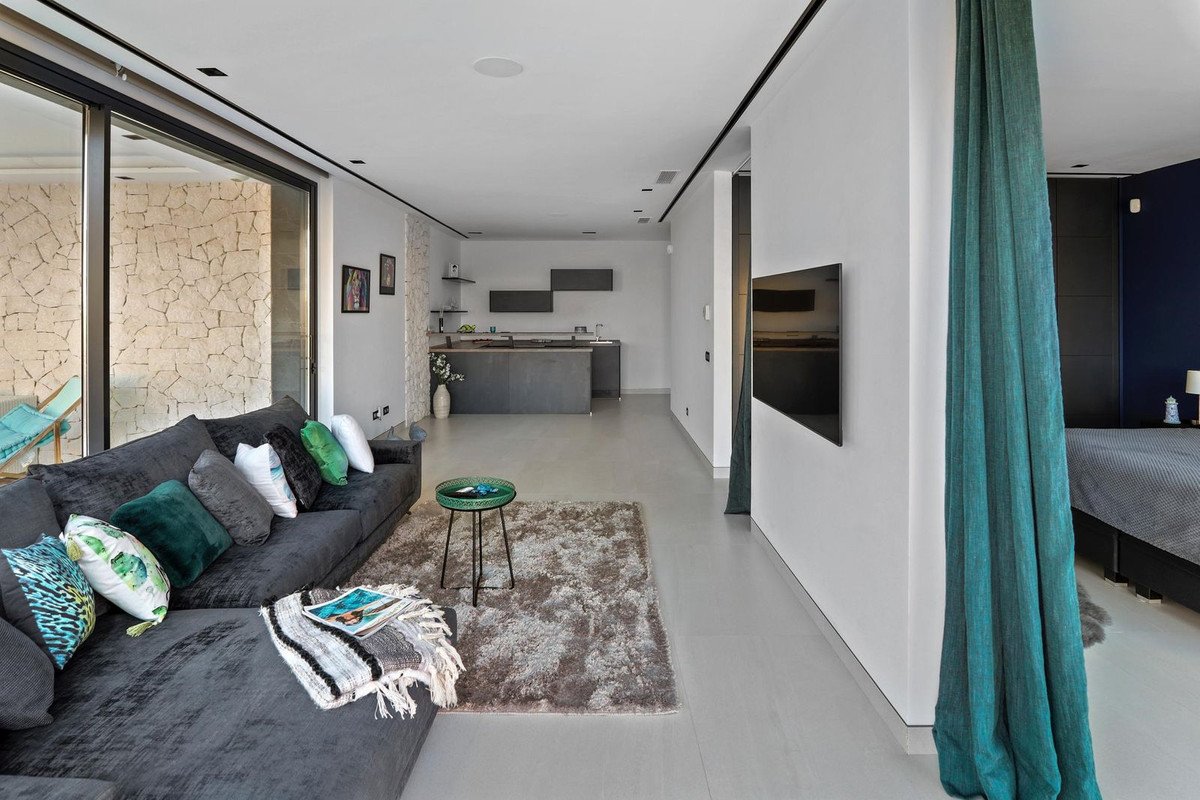 6 Bed Detached Villa in Los Flamingos