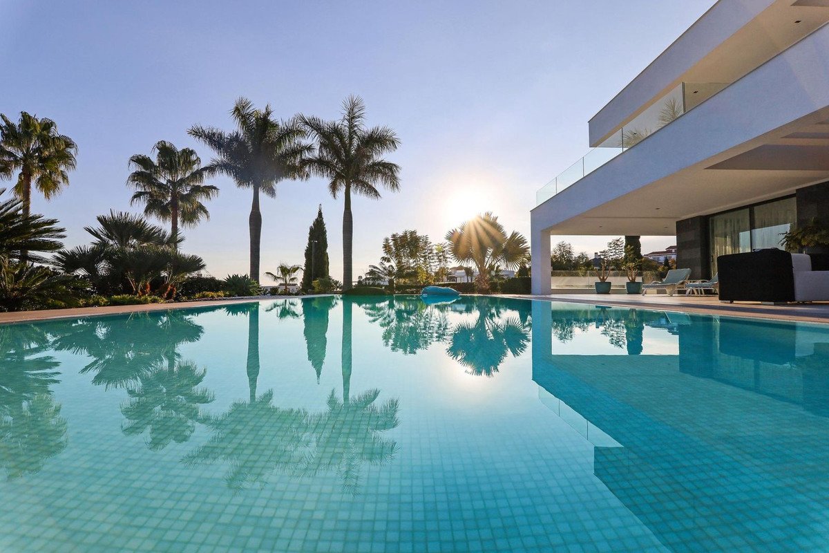 6 Bed Detached Villa in Los Flamingos