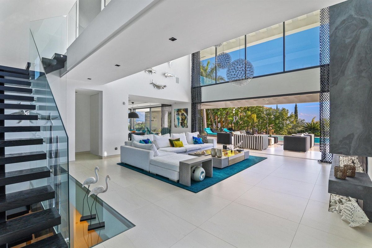 6 Bed Detached Villa in Los Flamingos