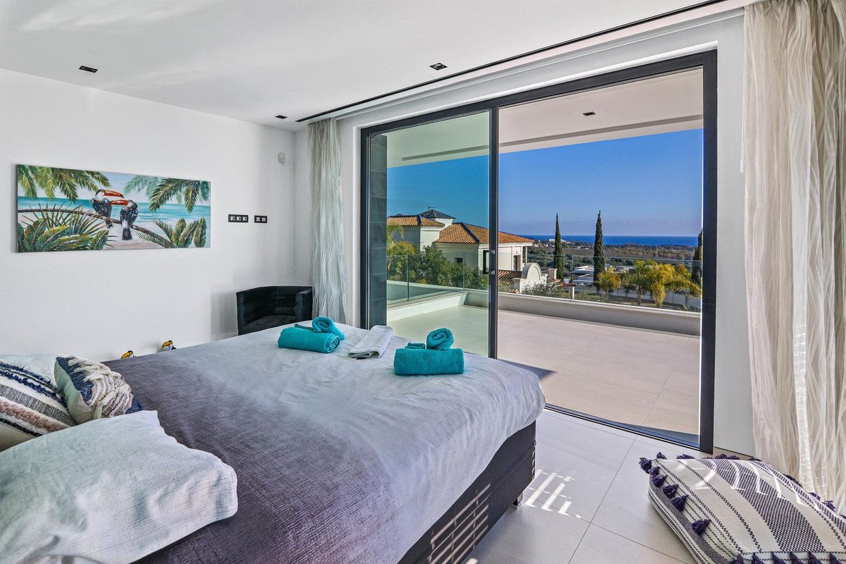 6 Bed Detached Villa in Los Flamingos
