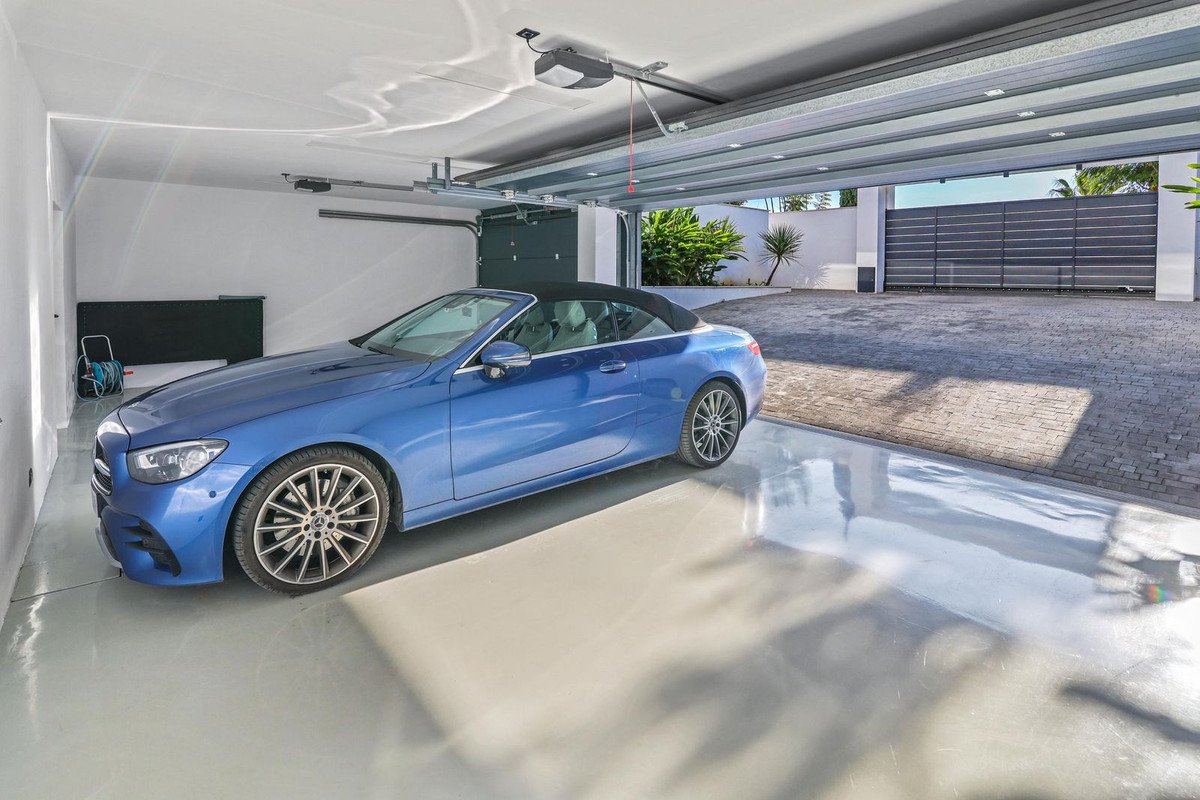 6 Bed Detached Villa in Los Flamingos