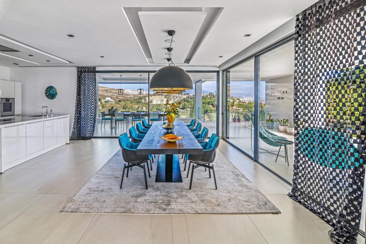 6 Bed Detached Villa in Los Flamingos