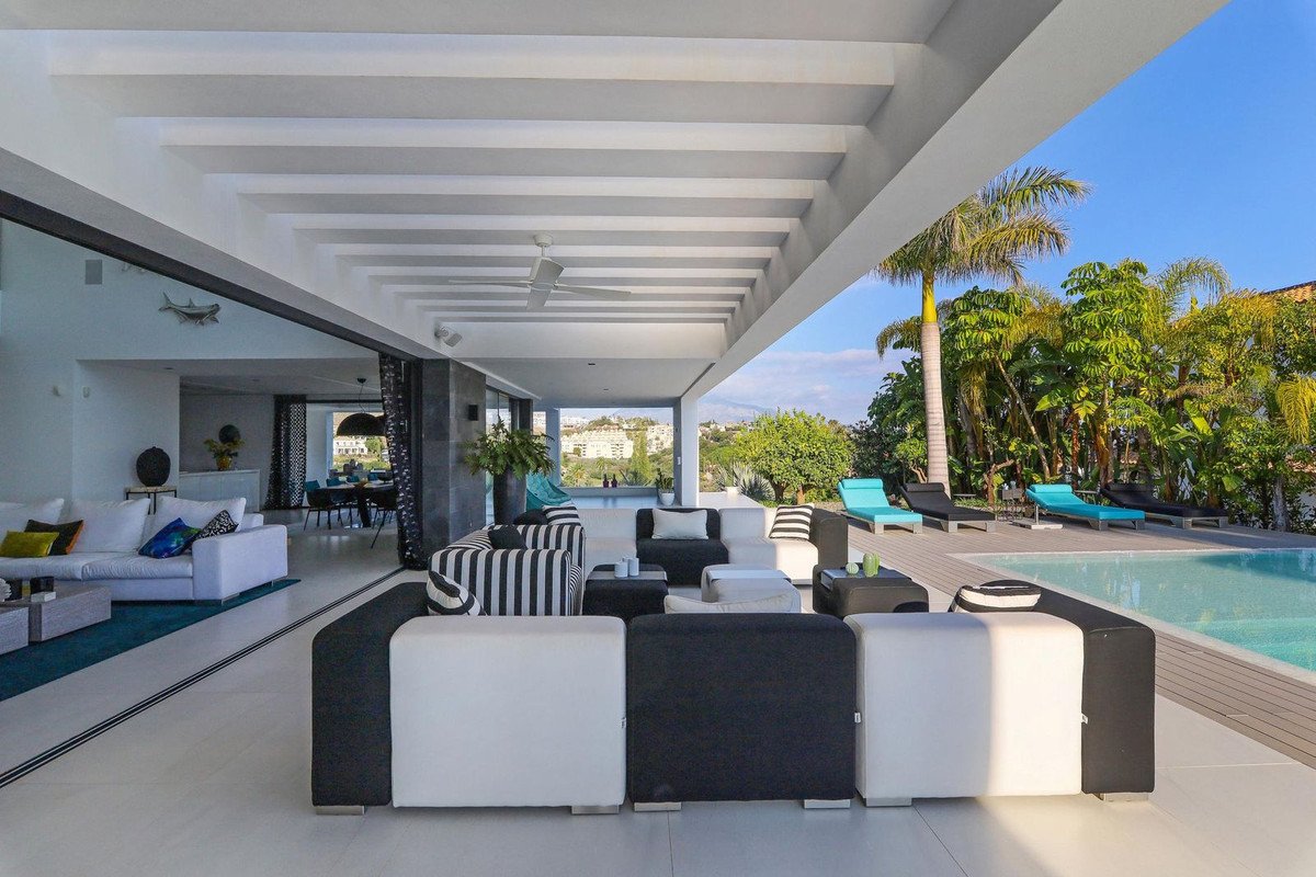 6 Bed Detached Villa in Los Flamingos