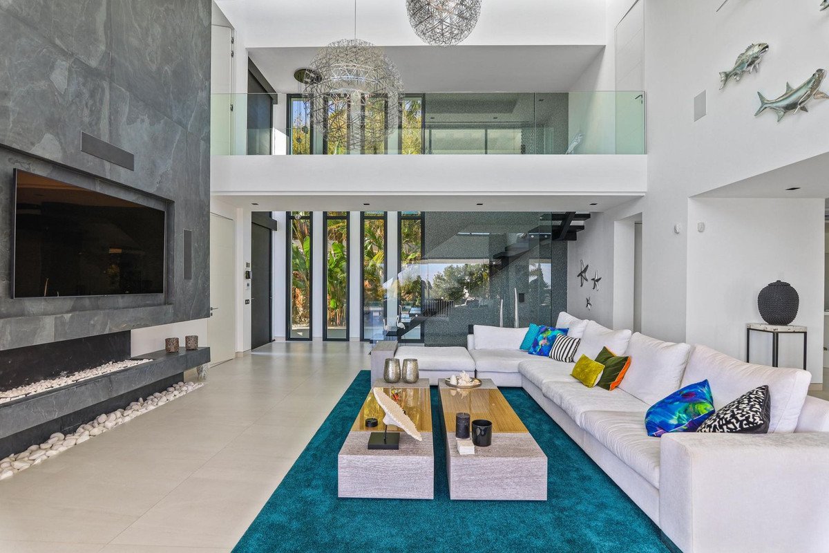 6 Bed Detached Villa in Los Flamingos