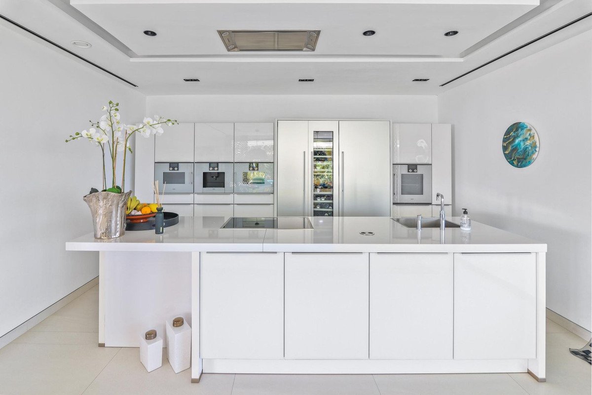 6 Bed Detached Villa in Los Flamingos