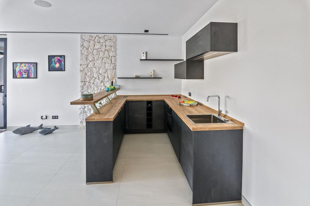 6 Bed Detached Villa in Los Flamingos