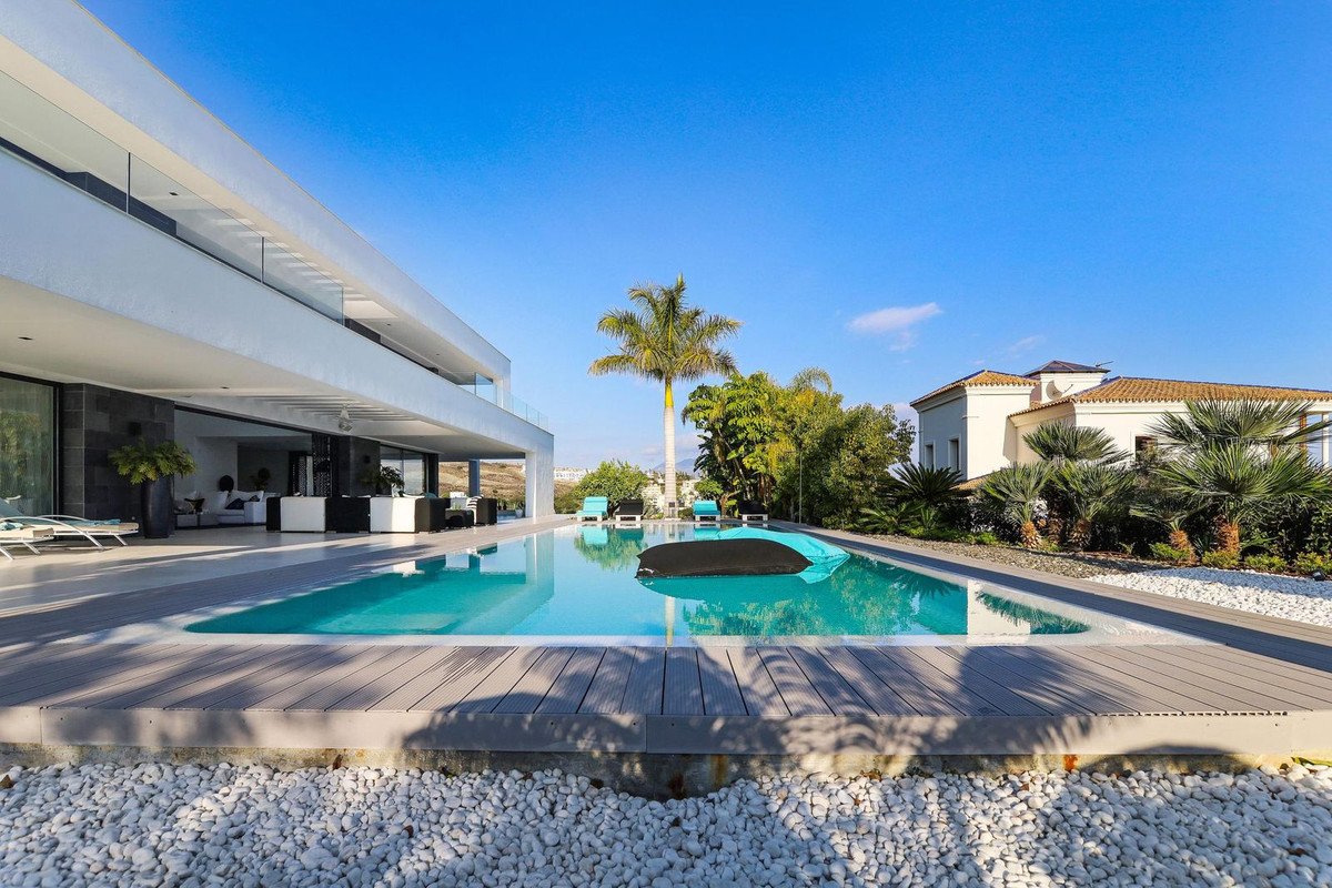 6 Bed Detached Villa in Los Flamingos