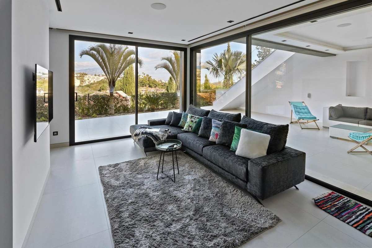 6 Bed Detached Villa in Los Flamingos